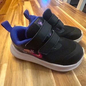 Nike Baby/Toddler Girls shoes (Size 7)